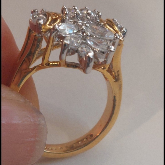 Size8 goldtone 14kge edco ring super sparkly rhinestones - Picture 4 of 13